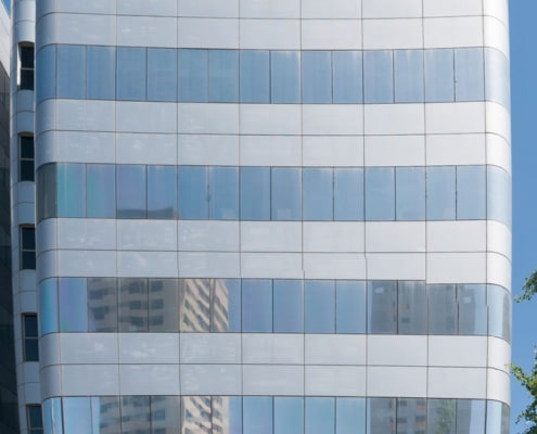 Lámina solar espejo en edificio