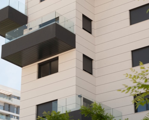 vinilo en barandilla de terraza para adecuación al código técnico de edificación